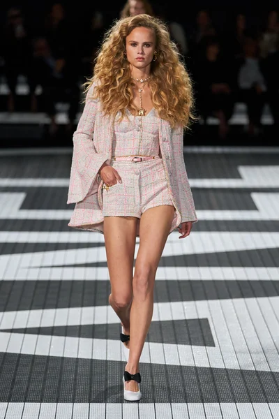 Look 10